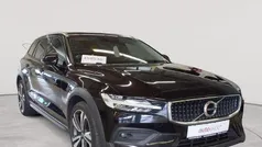 Onyx schwarzmetallic Gebraucht 2020 Volvo V60 CC Pro Kombi | 27.990 € (Fairer Preis)
