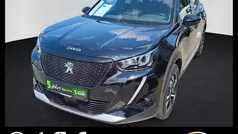 Lackierung schwarz perla nera/ Gebraucht 2021 Peugeot e-2008 Allure SUV | 20.490 € (Fairer Preis)