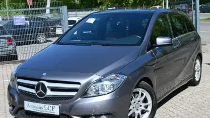 Używany Mercedes B200 156 KM (114 kW) 2012 Szary Minivan