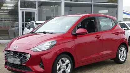 Gebraucht Hyundai i10 Trend 67 PS (49 kW) 2023 Rot Kleinwagen