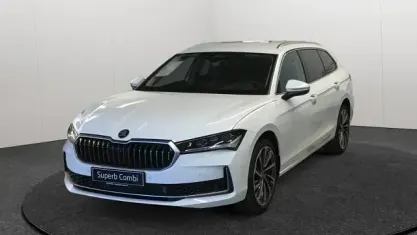 Neu Skoda Superb LAURIN & KLEMENT 193 PS (141 kW) 2026 Weiss Kombi