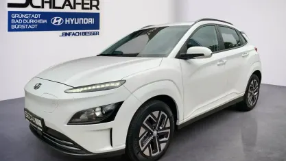 Gebraucht Hyundai Kona Select 100 kW (136 PS) 2022 Polar white / sol SUV