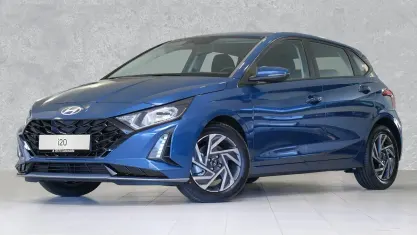 Gebraucht Hyundai i20 Trend 120 PS (88 kW) 2025 Vibrant blue / mic Kleinwagen