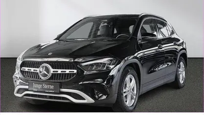 Gebraucht Mercedes GLA200 163 PS (119 kW) 2025 Unilack nachtschwarz SUV