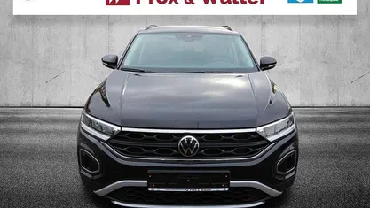 Deep black perleffekt (schwarz) Gebraucht 2022 VW T-Roc Life SUV | 19.900 € (Fairer Preis)