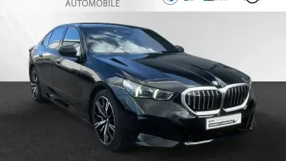 Gebraucht BMW 550e M Sport 489 PS (359 kW) 2024 Black sapphire metallic Limousine