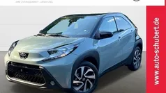 6x3)/ black mica (209) (gruen Gebraucht 2024 Toyota Aygo Team Kleinwagen | 15.890 € (Fairer Preis)