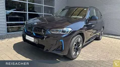 Carbonschwarz metallic Gebraucht 2022 BMW iX3 Impressive SUV | 45.890 € (Fairer Preis)