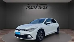 Weiss Gebraucht 2022 VW Golf VIII Active Limousine | 22.408 € (Fairer Preis)