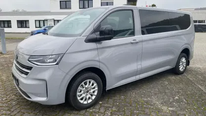 Neu VW Caravelle 150 PS (110 kW) 2025 Grau Van