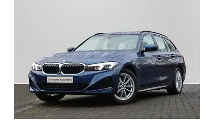 Phytonicblau Gebraucht 2022 BMW 320e Shadowline Kombi | 30.460 € (Guter Preis)