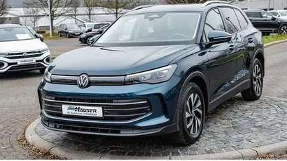 Blau Gebraucht 2025 VW Tiguan Life SUV | 33.985 € (Guter Preis)