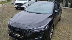 Obsidianschwarz metallic Gebraucht 2024 Ford Focus ST-Line Kombi | 25.990 € (Superpreis)
