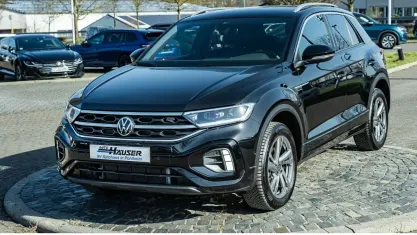Gebraucht VW T-Roc R-line 150 PS (110 kW) 2025 Grenadillschwarz metallic SUV