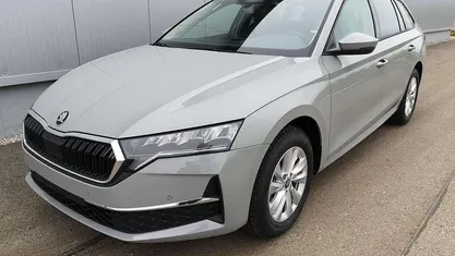 Gebraucht 2025 Skoda Octavia Selection Kombi | 33.890 € (Guter Preis)