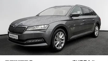 Usado Skoda Superb Style 200 HP (147 kW) 2024 Cinzento Carrinha