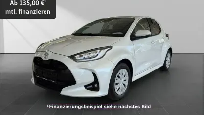 Gebraucht Toyota Yaris Team 125 PS (91 kW) 2021 Platinumweiß perleffekt Kleinwagen