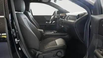 Second-hand Mercedes GLA200 163 CP (119 kW) 2024 Negru SUV