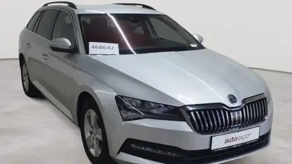 Gebraucht Skoda Superb Ambition 150 PS (110 kW) 2023 Silber metallic Kombi