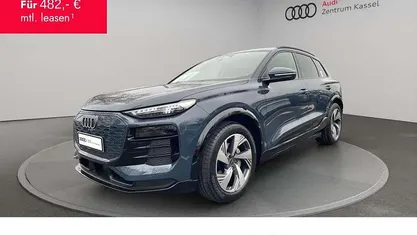 Plasmablau metallic Gebraucht 2025 Audi Q6 e-tron Ambiente SUV | 53.990 € (Guter Preis)
