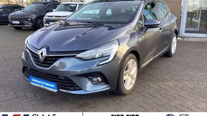 Grau Gebraucht 2022 Renault Clio V Business Limousine | 13.990 € (Fairer Preis)