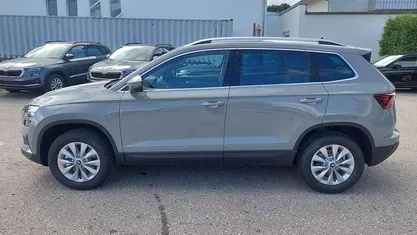 Graphitgraumetallic Neu 2025 Skoda Karoq Selection SUV | 31.990 € (Fairer Preis)
