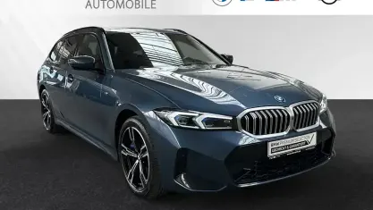 Gebraucht BMW 330e M Sport 292 PS (214 kW) 2025 Arctic race blue metallic Kombi