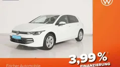 Pure white Gebraucht 2024 VW Golf VIII Life Limousine | 25.480 € (Fairer Preis)