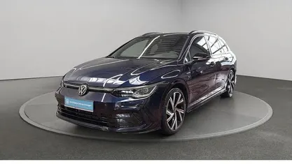 Gebraucht VW Golf VIII R-line 150 PS (110 kW) 2023 Atlantik blue metallic Kombi