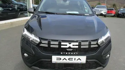 Grau "comete" Gebraucht 2023 Dacia Sandero Expression Limousine | 16.776 € (Fairer Preis)