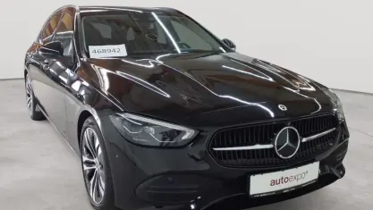 Gebraucht Mercedes C200 Avantgarde 163 PS (119 kW) 2023 Schwarz Kombi