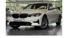 Weiß Gebraucht 2022 BMW 320 Sport Line Limousine | 28.890 € (Superpreis)