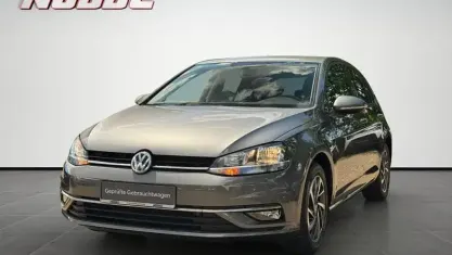 Gebraucht VW Golf VII Comfortline 125 PS (91 kW) 2018 Indium gray metallic Limousine