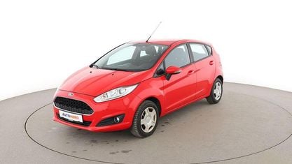 Używany Ford Fiesta Trend 80 KM (58 kW) 2017 Czerwony Sedan/Limuzyna