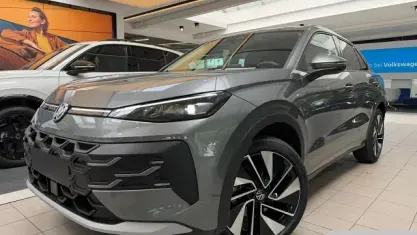 Neu VW T-Roc Style 150 PS (110 kW) 2026 Grau SUV