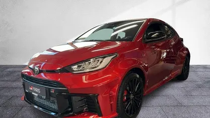 Neu Toyota Yaris 280 PS (205 kW) 2025 Karminarot Kleinwagen