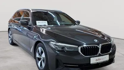 Gebraucht BMW 530 Sport Line 252 PS (185 kW) 2021 Sophistograu brillanteffekt metallic Kombi