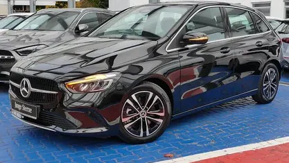 Metalliclack kosmosschwarz Gebraucht 2024 Mercedes B250 Progressive Van / Kleinbus | 35.750 € (Fairer Preis)