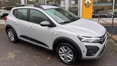 Moonstone grau metal Gebraucht 2023 Dacia Sandero Expression Kleinwagen | 14.850 € (Fairer Preis)