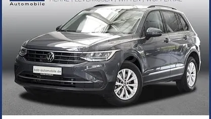 Delfingrau metallic (grau) (grau) Gebraucht 2023 VW Tiguan Life SUV | 25.250 € (Guter Preis)