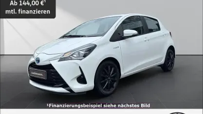 Gebraucht Toyota Yaris Hybrid Business Edition 100 PS (73 kW) 2019 Weiß Limousine