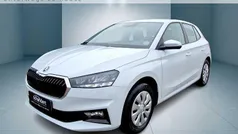 Moonweiss metallic Gebraucht 2024 Skoda Fabia Selection Limousine | 18.450 € (Fairer Preis)