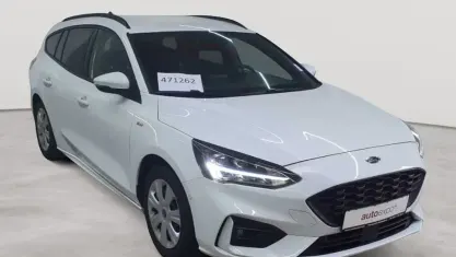 Gebraucht Ford Focus ST-Line 155 PS (114 kW) 2022 Frostweiß Kombi