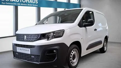 Gebraucht Peugeot Partner Premium 131 PS (96 kW) 2022 Weiß Van / Kleinbus