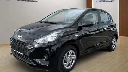 Gebraucht Hyundai i10 Select 63 PS (46 kW) 2024 Mangrove green Kleinwagen