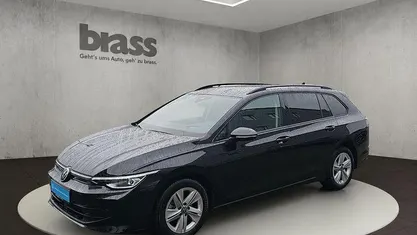 Grenadillschwarz metallic Gebraucht 2024 VW Golf VIII Life Kombi | 28.800 € (Fairer Preis)