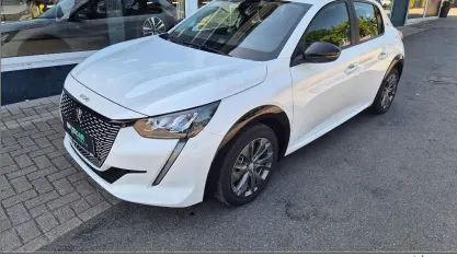 Gebraucht Peugeot e-208 Active 100 kW (136 PS) 2022 Weiß Kleinwagen