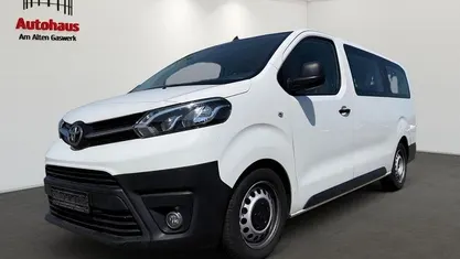 White (weiss) Gebraucht 2018 Toyota Proace Verso Comfort Kombi | 16.995 € (Fairer Preis)