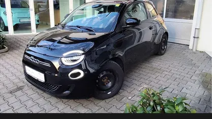 Gebraucht Fiat 500e Icon 86 kW (118 PS) 2022 Schwarz (cinema schwarz)