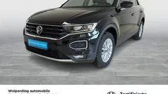 Deep black perleffekt (schwarz), perleffekt Gebraucht 2021 VW T-Roc Style SUV | 26.900 € (Fairer Preis)